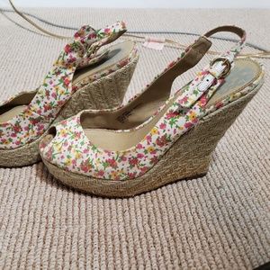 Flowery Wedges